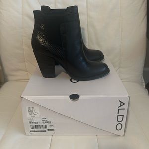 Super cute snake skin black Aldo booties !!!